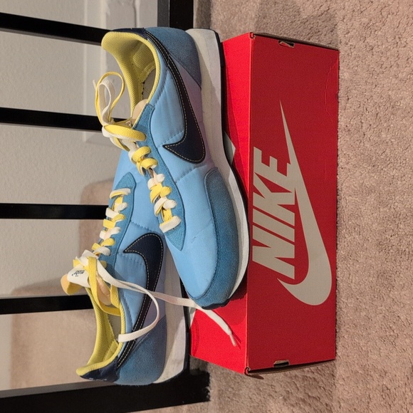 Nike Waffle Trainer 2 'Psychic Blue' DM8323-400 barely used. - Picture 2 of 5